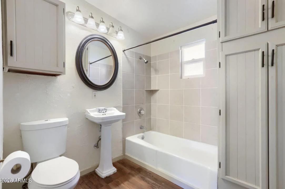 Real Estate Picture 5