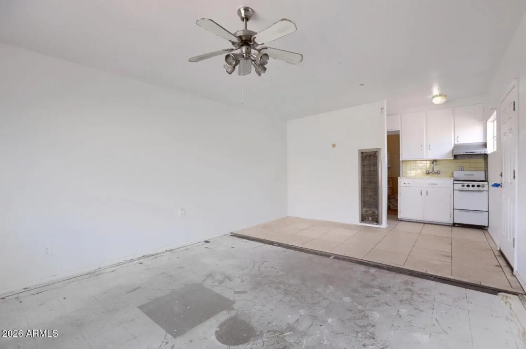 Real Estate Picture 8