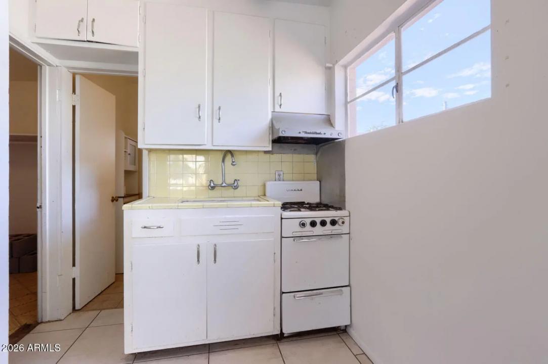 Real Estate Picture 9