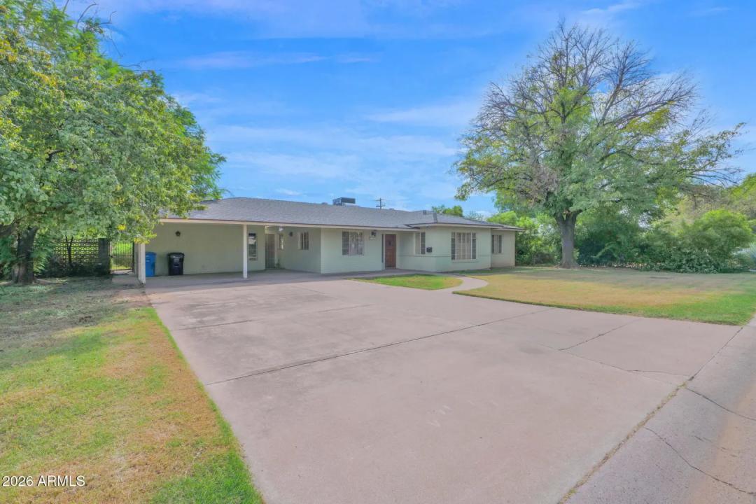 Real Estate Picture 3
