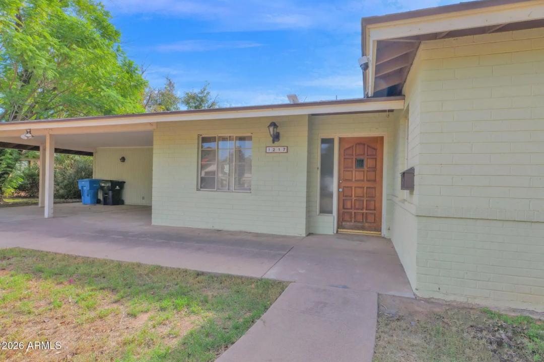 Real Estate Picture 4