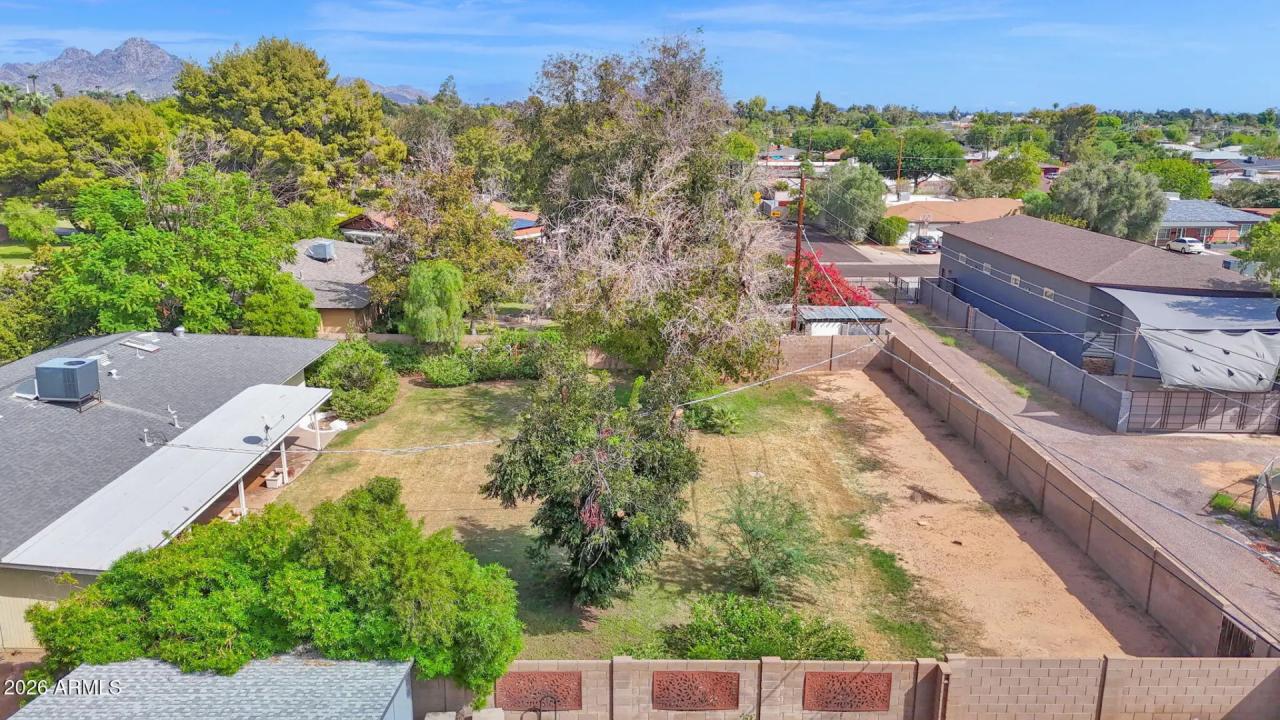 Real Estate Picture 8