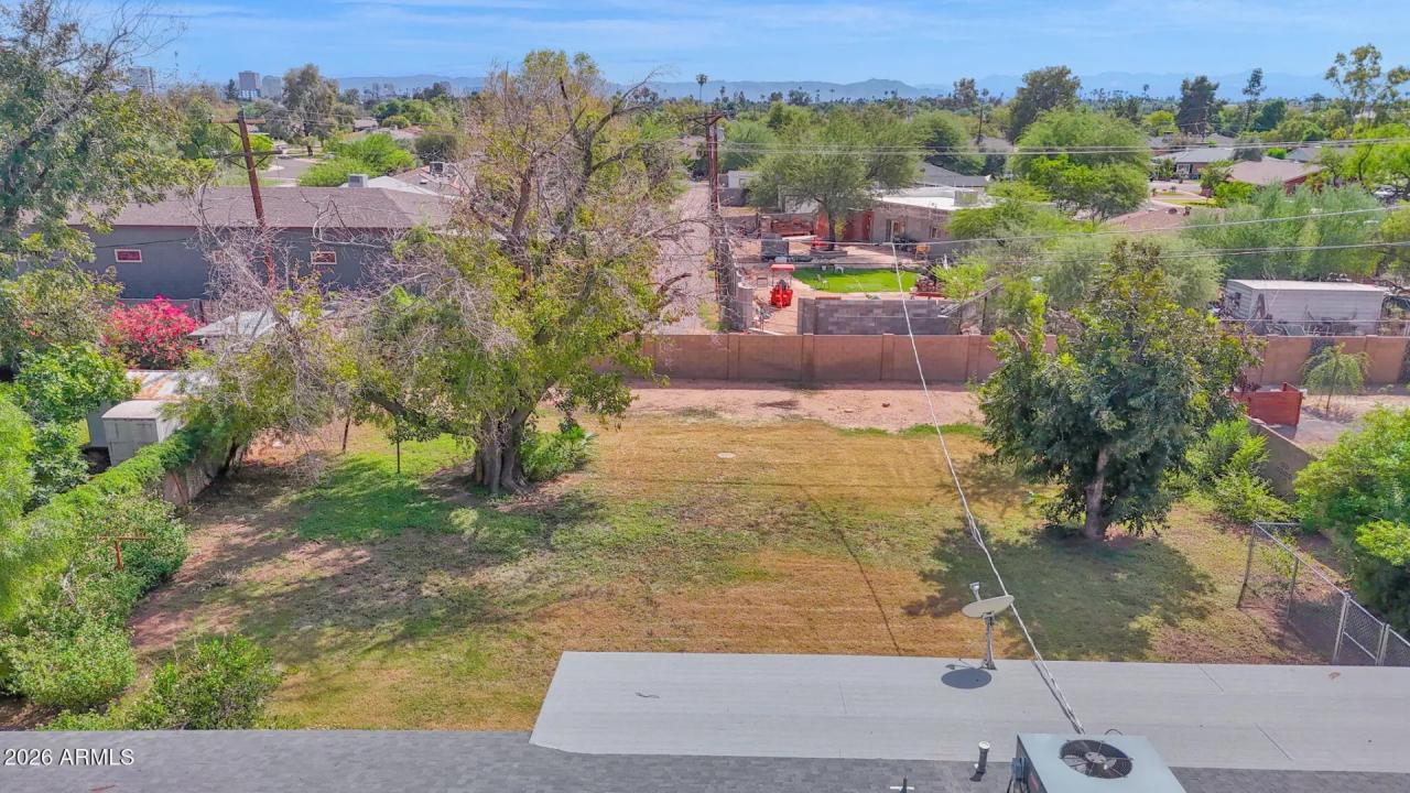 Real Estate Picture 14