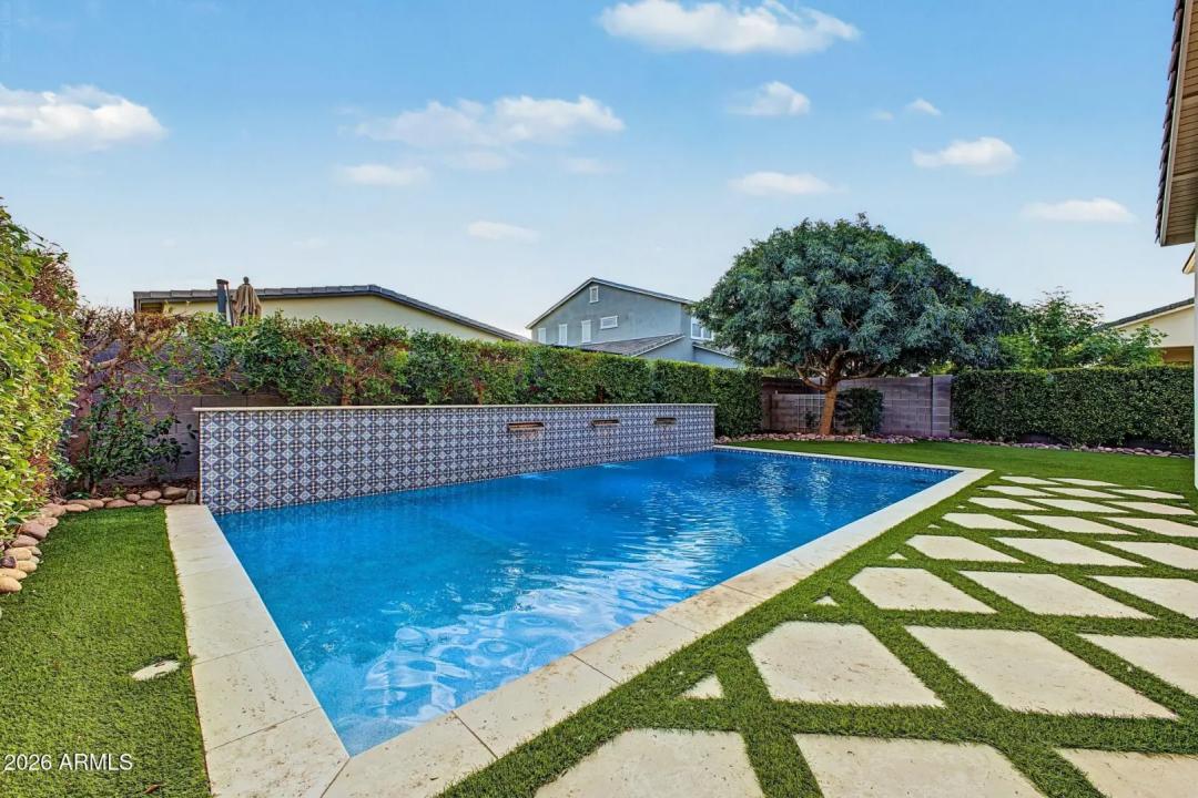 Real Estate Picture 7