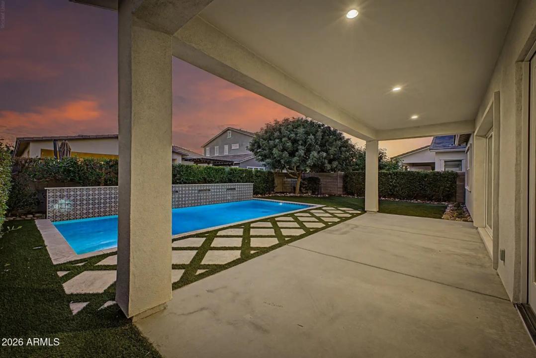 Real Estate Picture 3