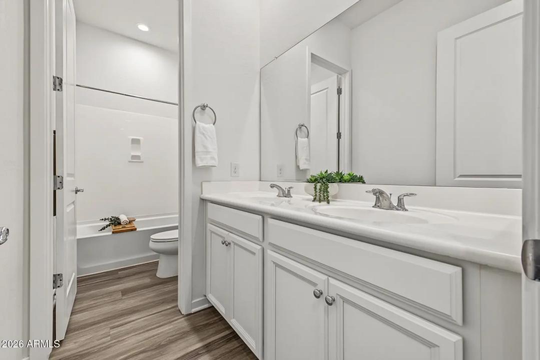 Real Estate Picture 28
