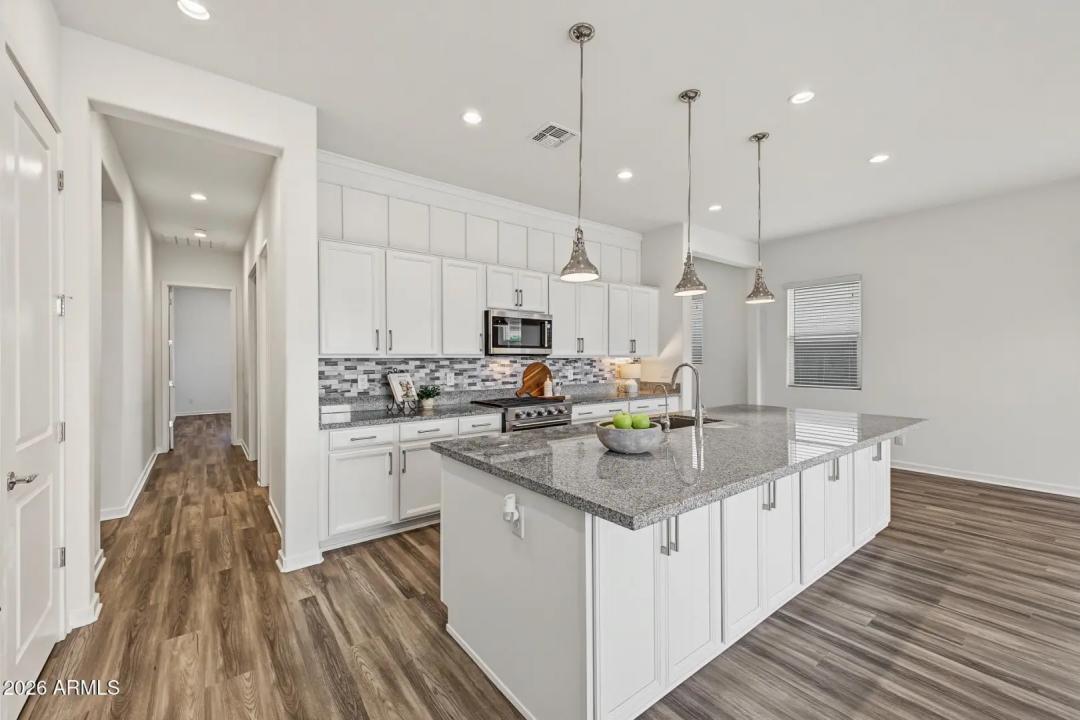 Real Estate Picture 12