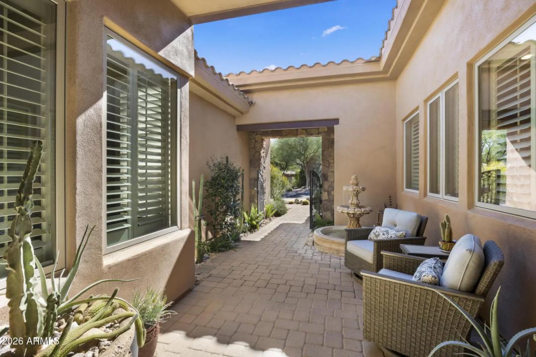 Real Estate Picture 3