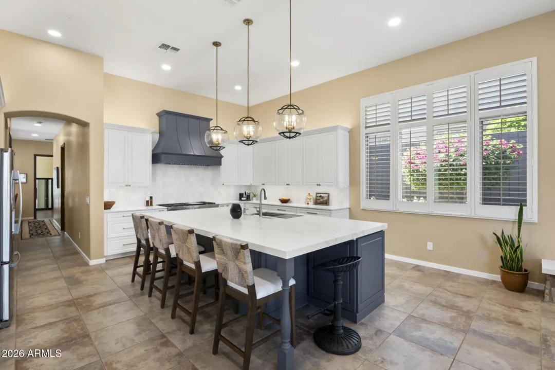 Real Estate Picture 4