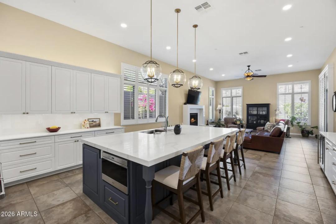 Real Estate Picture 8