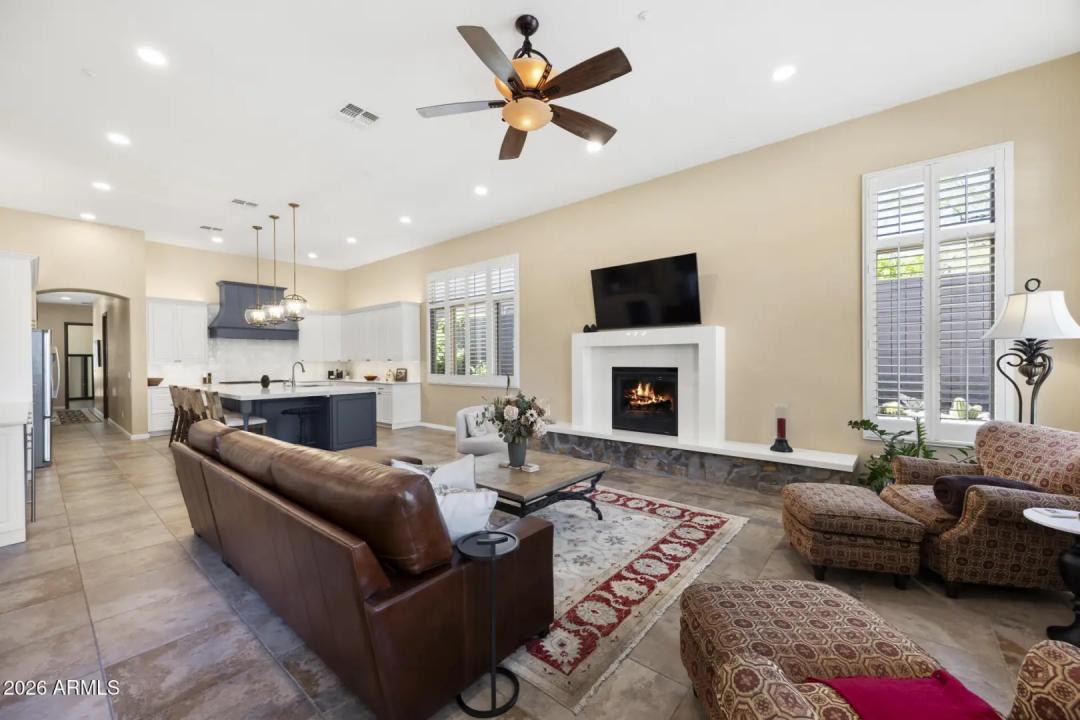 Real Estate Picture 11