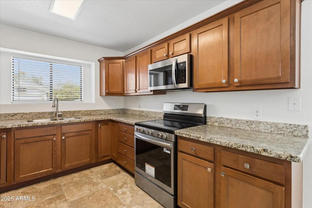 Real Estate Picture 11