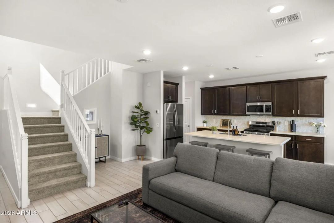 Real Estate Picture 4
