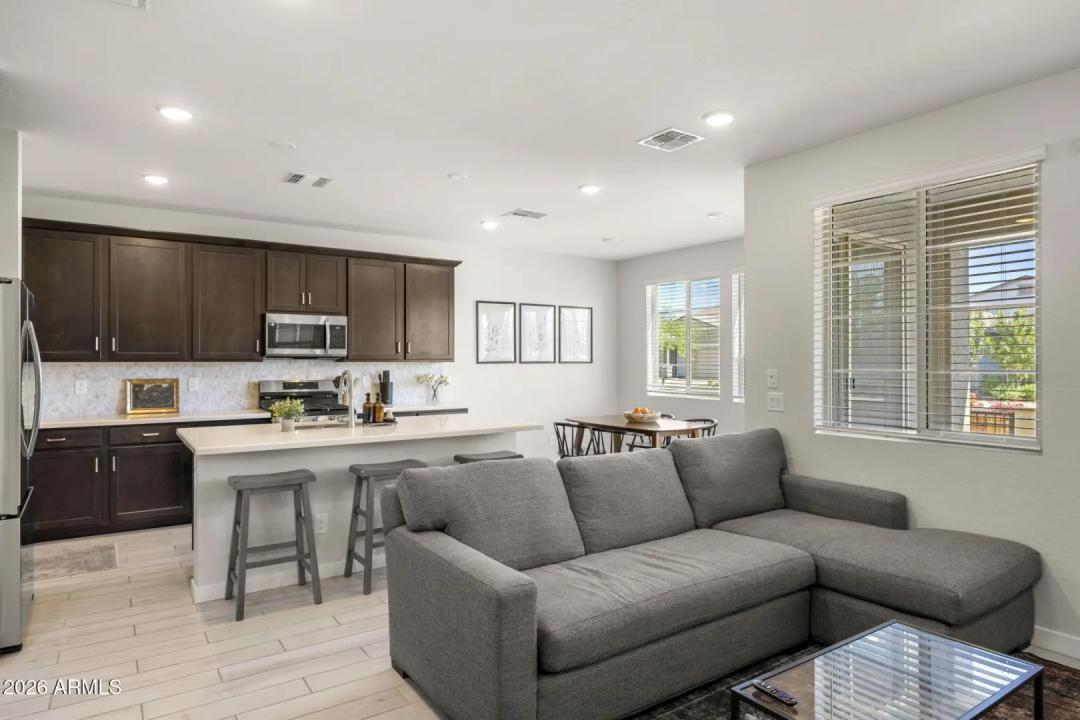 Real Estate Picture 5