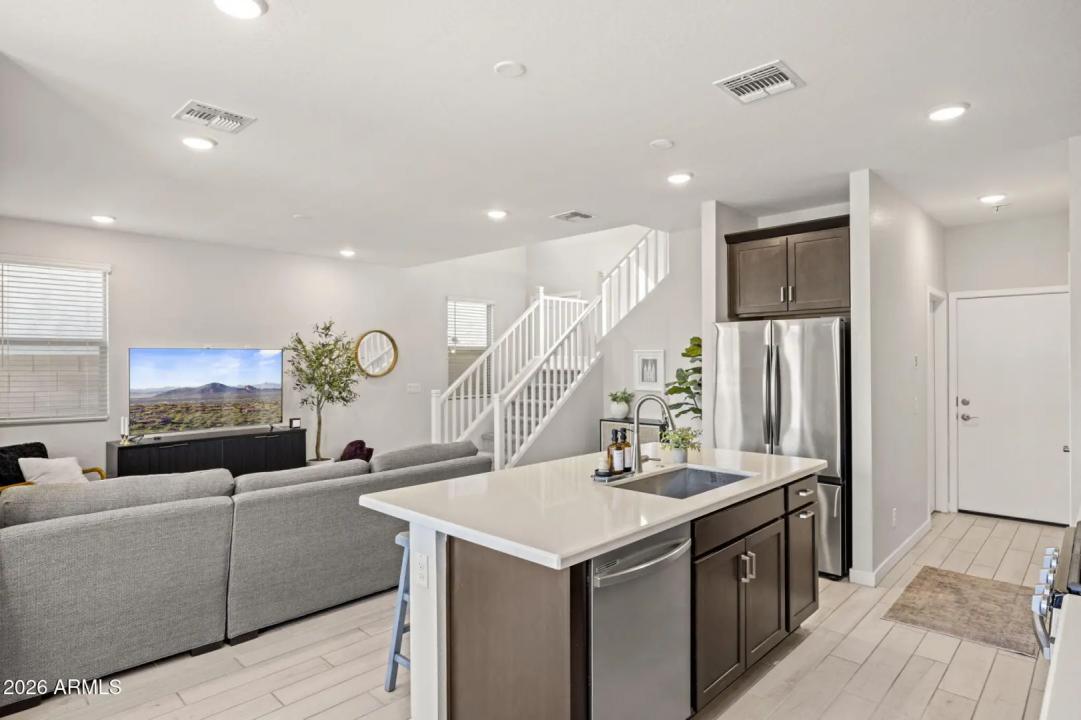 Real Estate Picture 7