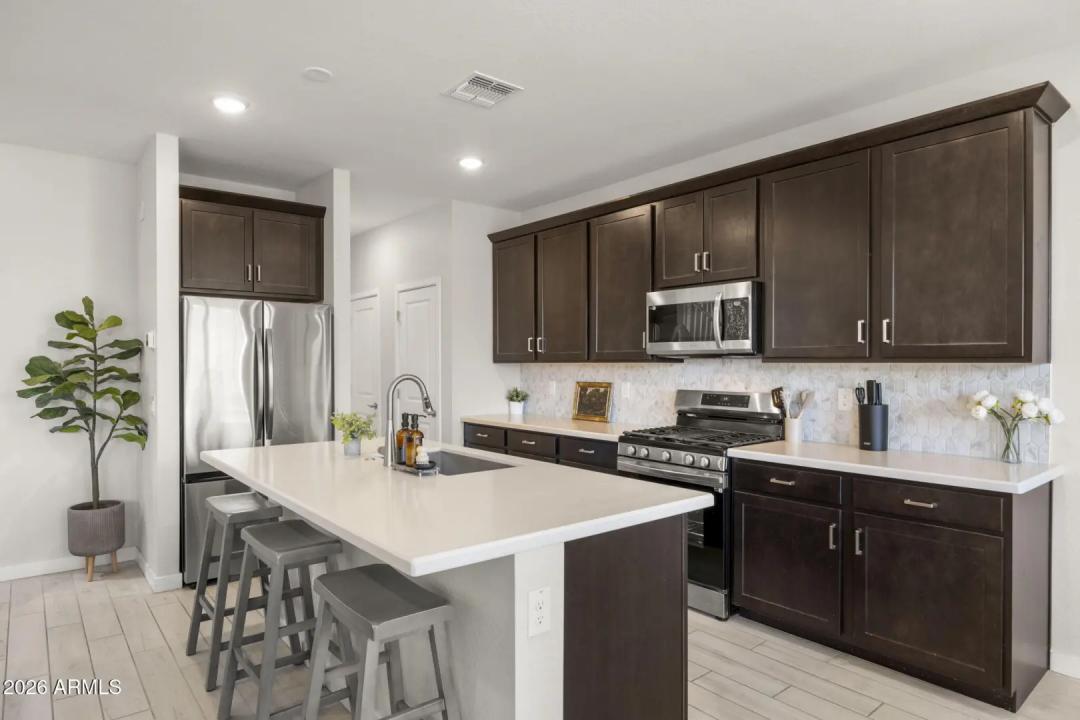 Real Estate Picture 8