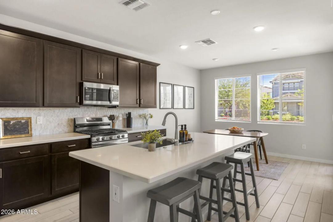 Real Estate Picture 9