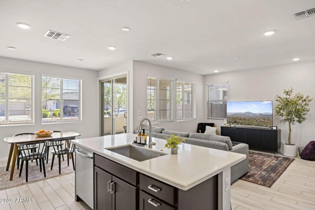 Real Estate Picture 10