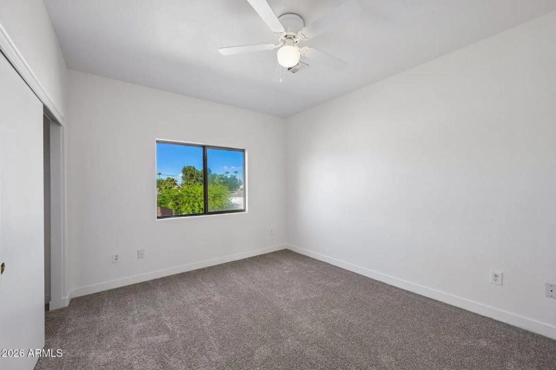 Real Estate Picture 14