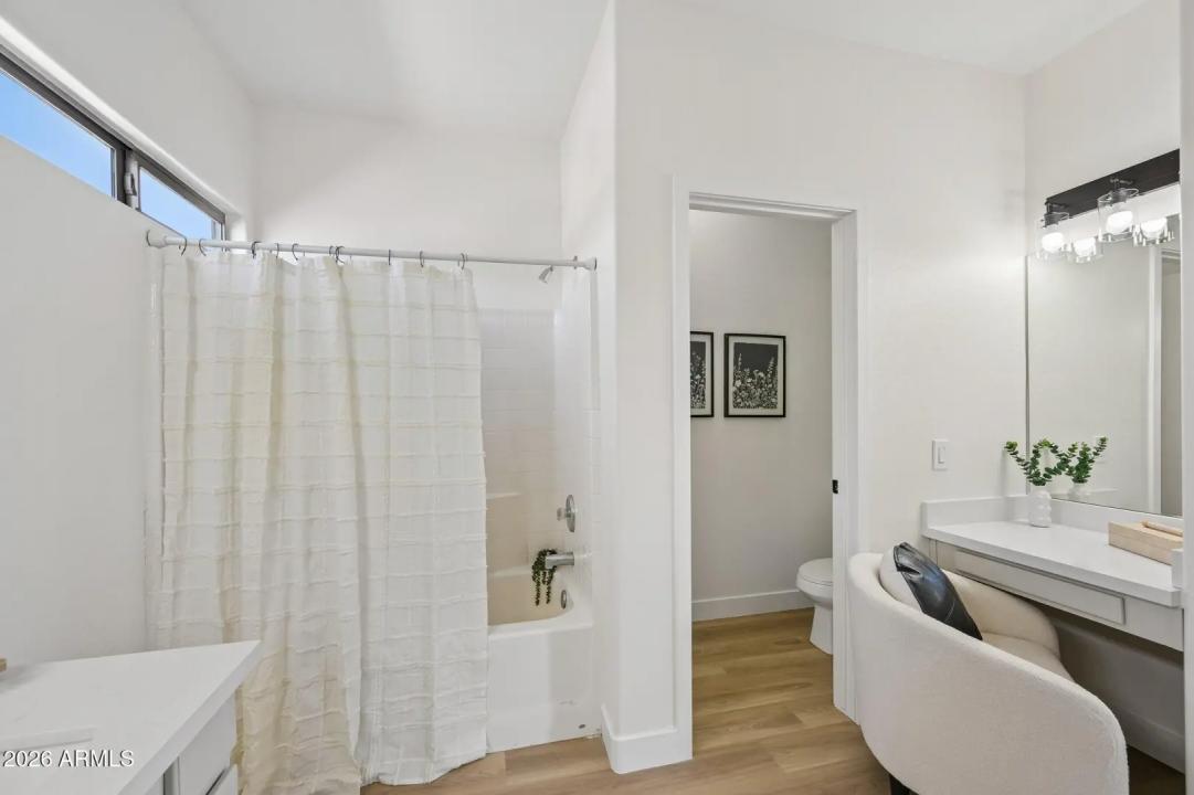 Real Estate Picture 10