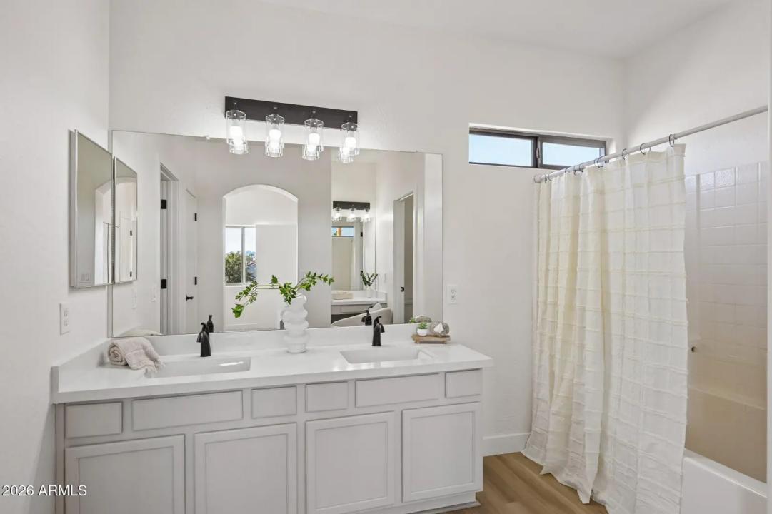 Real Estate Picture 9