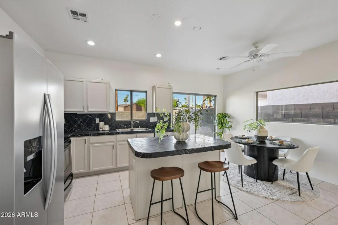 Real Estate Picture 3