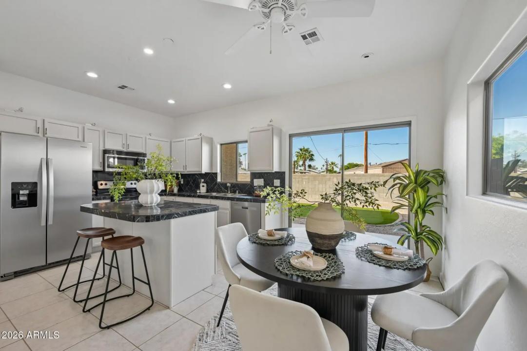 Real Estate Picture 4