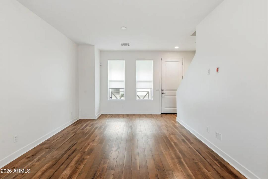 Real Estate Picture 4