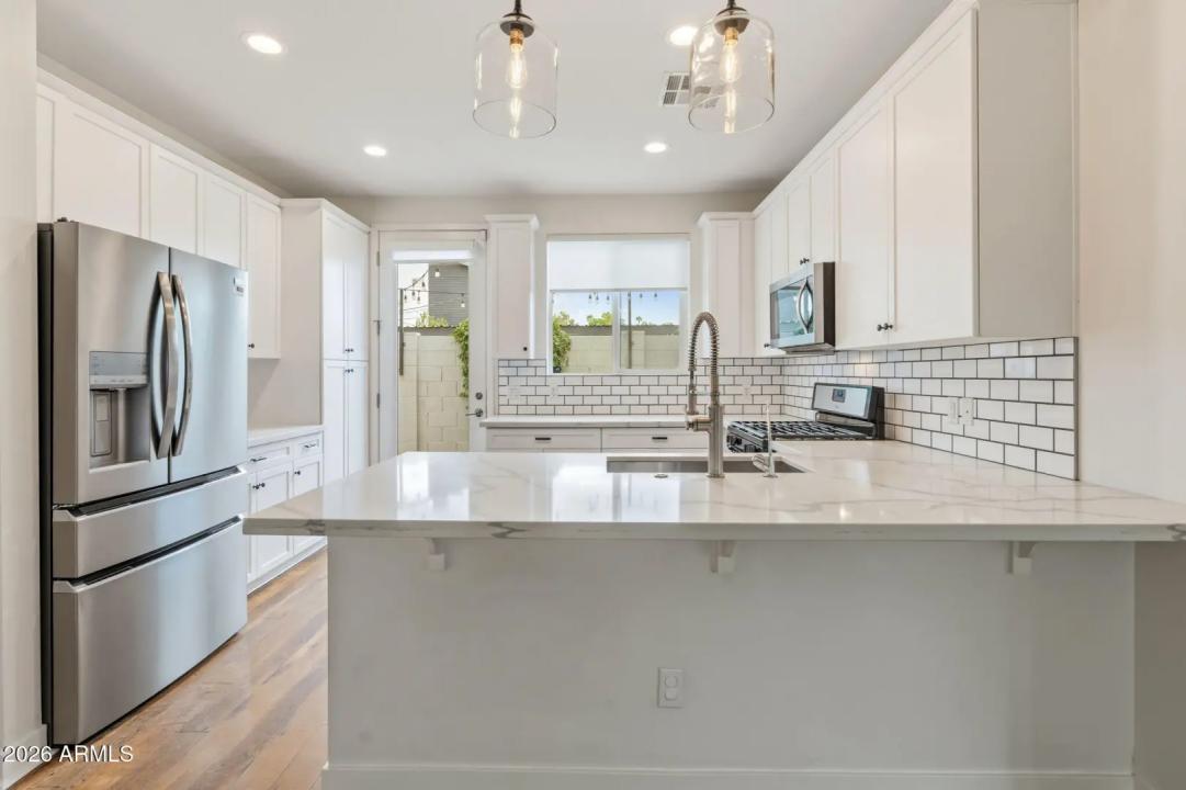 Real Estate Picture 5