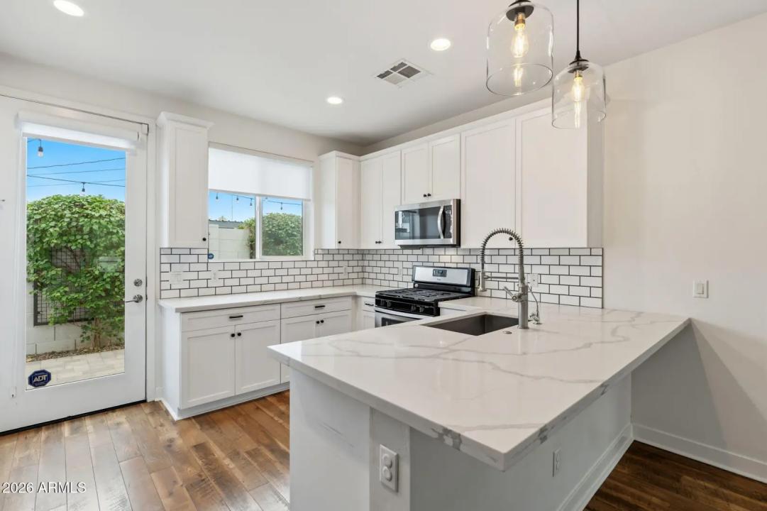 Real Estate Picture 6