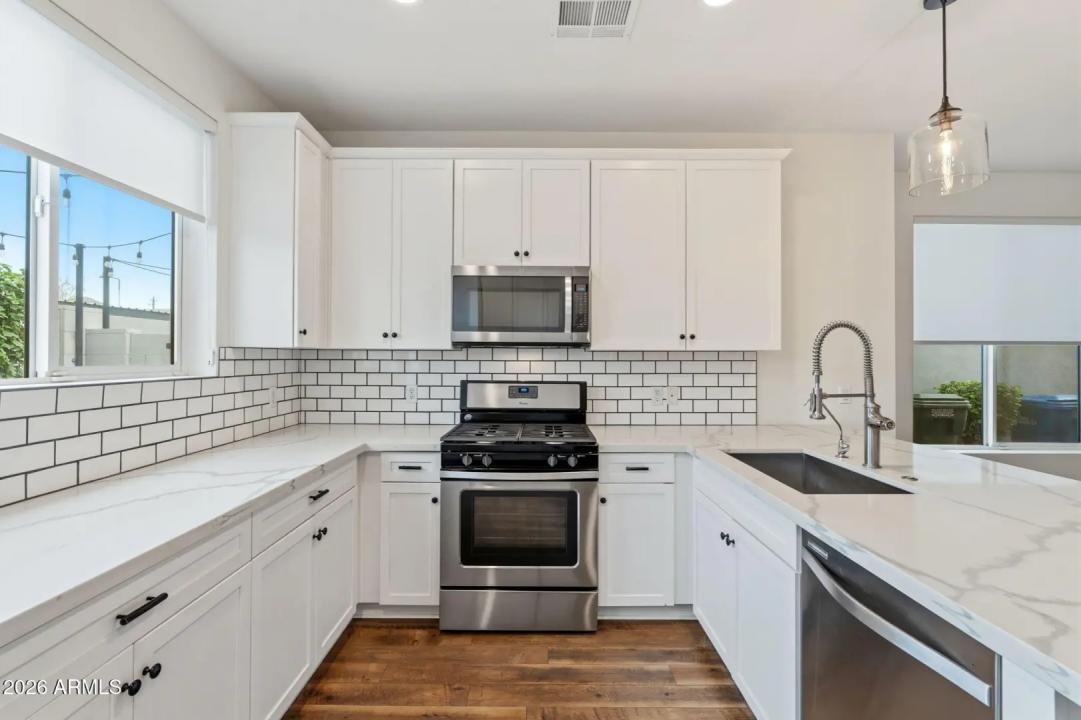 Real Estate Picture 7