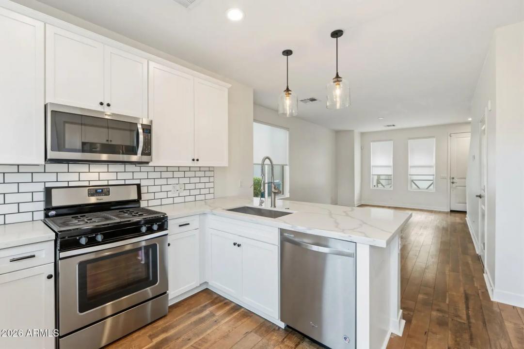 Real Estate Picture 8