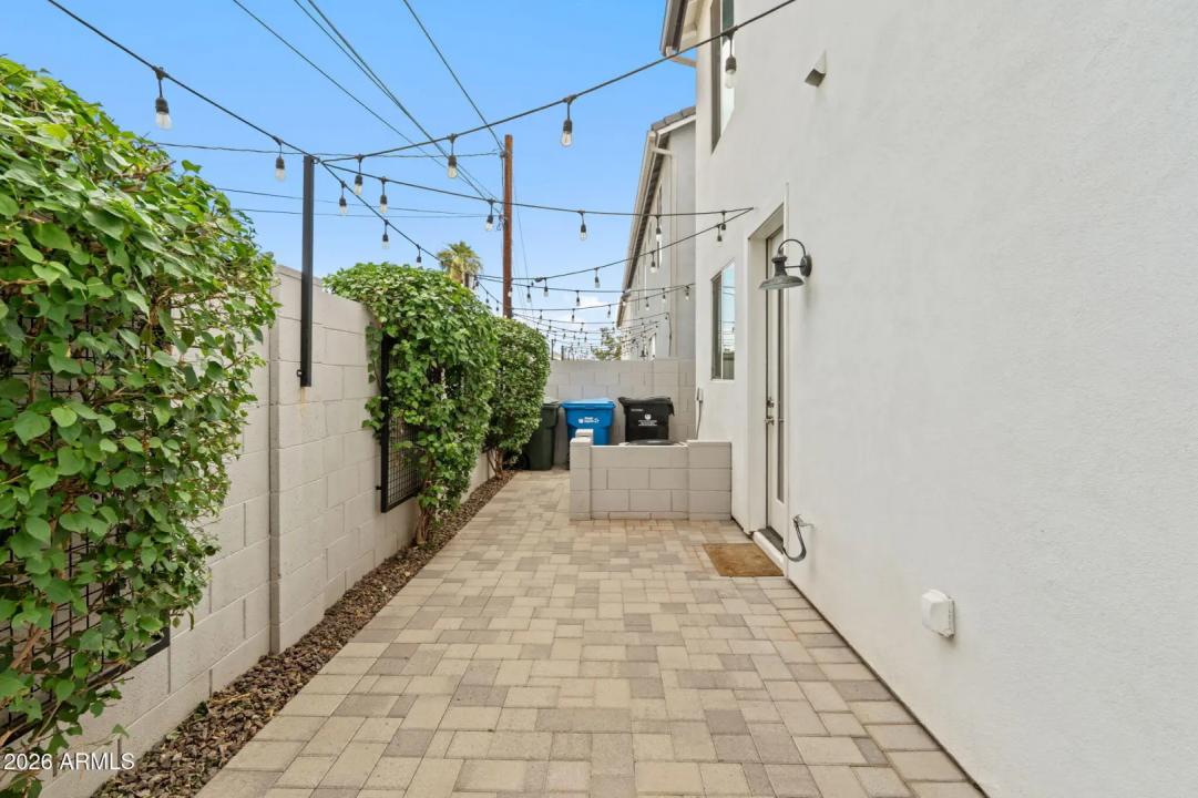 Real Estate Picture 12