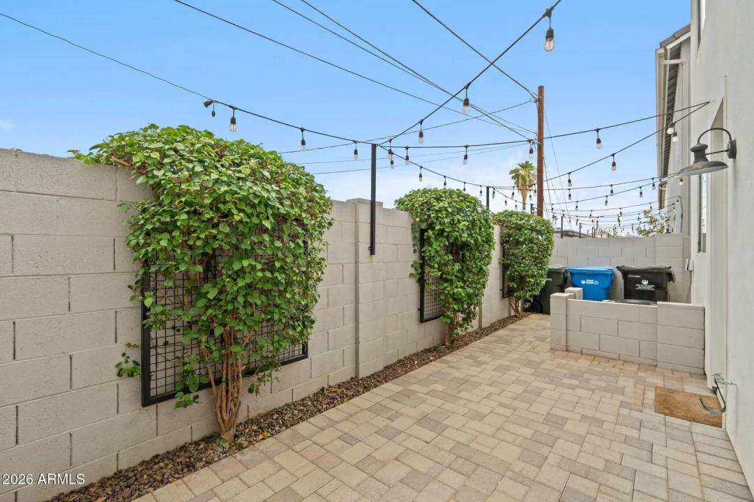 Real Estate Picture 13