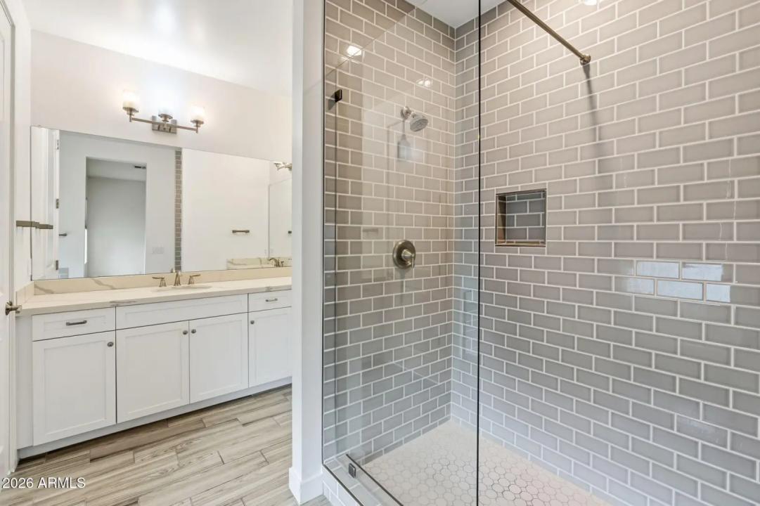 Real Estate Picture 21