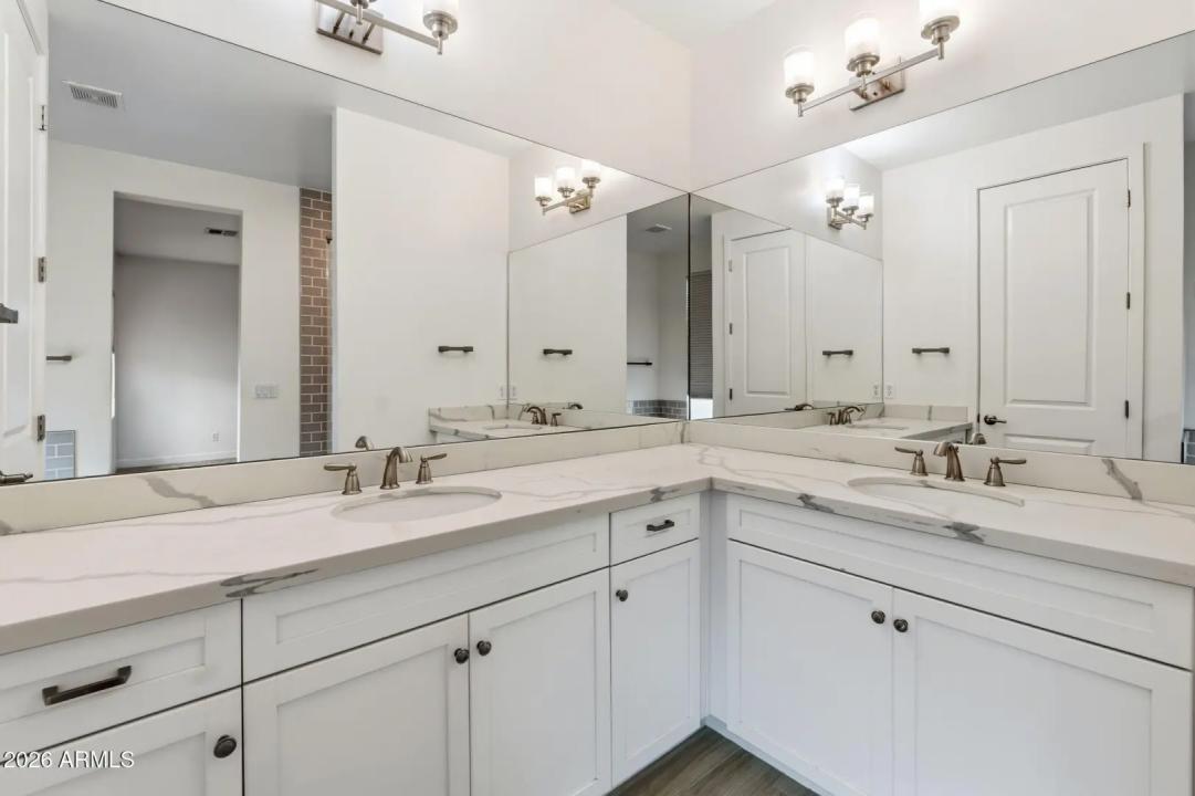 Real Estate Picture 22