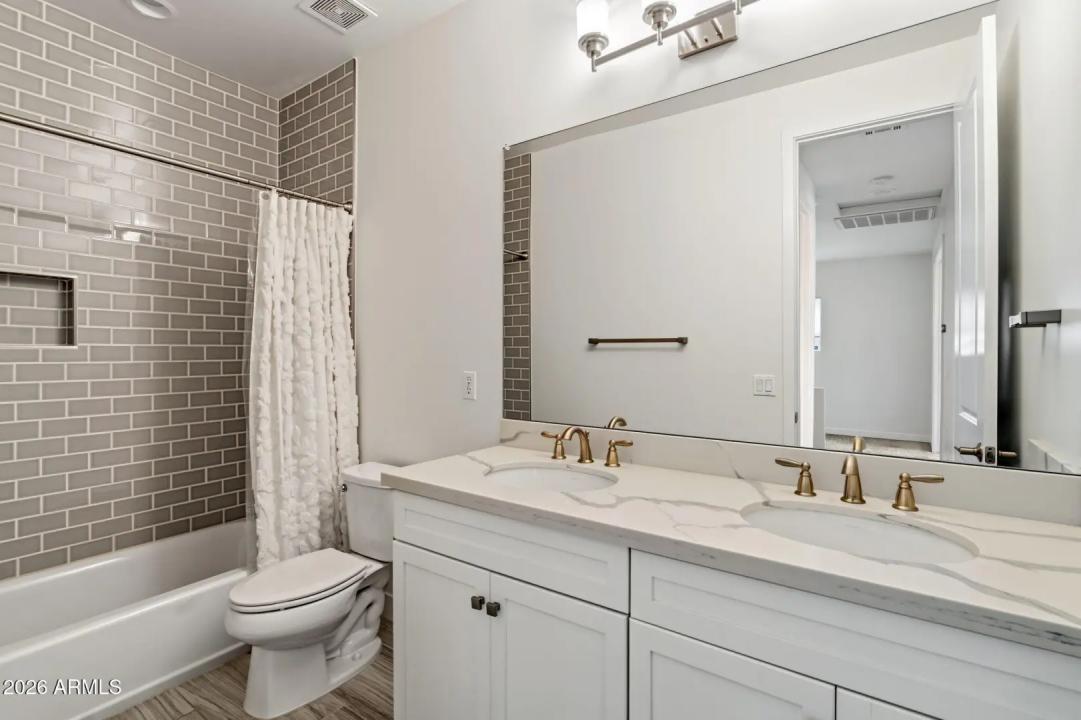 Real Estate Picture 30