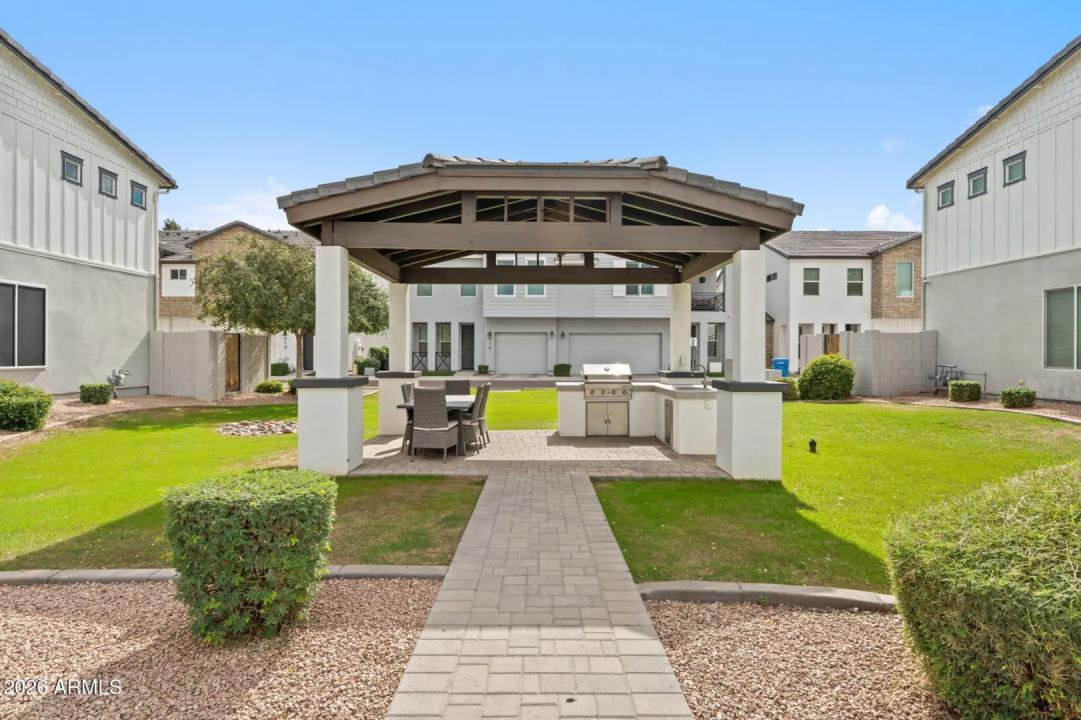 Real Estate Picture 33