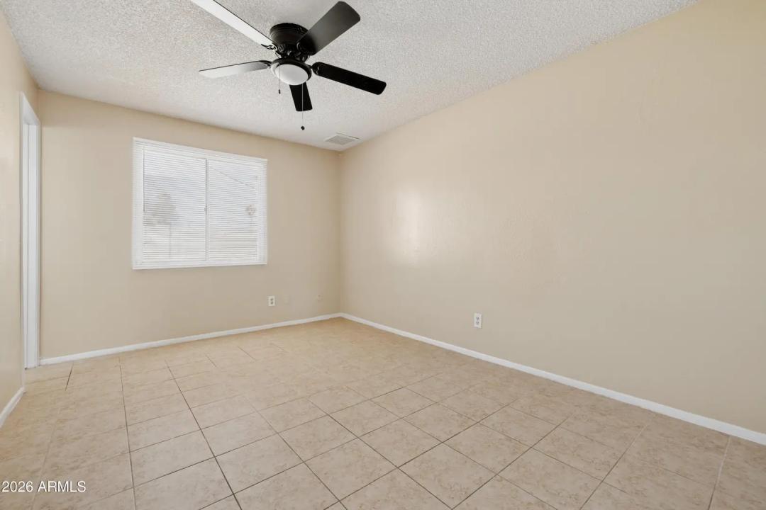 Real Estate Picture 14