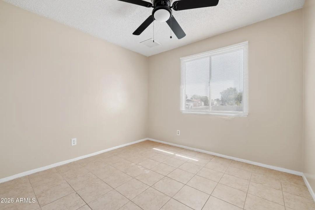 Real Estate Picture 17