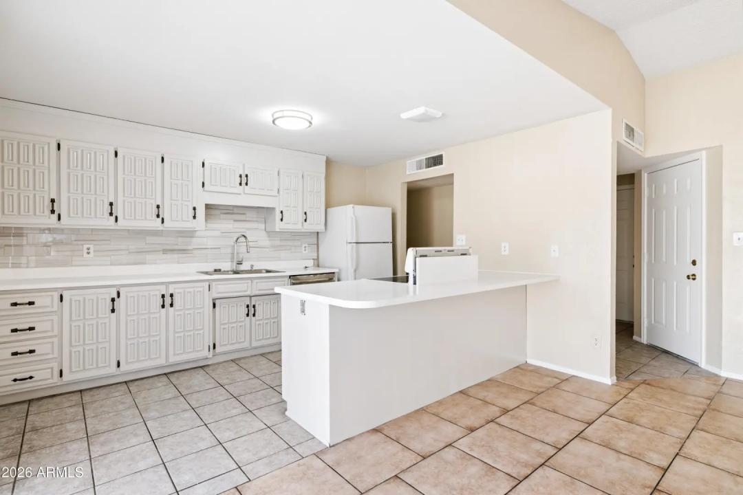 Real Estate Picture 7