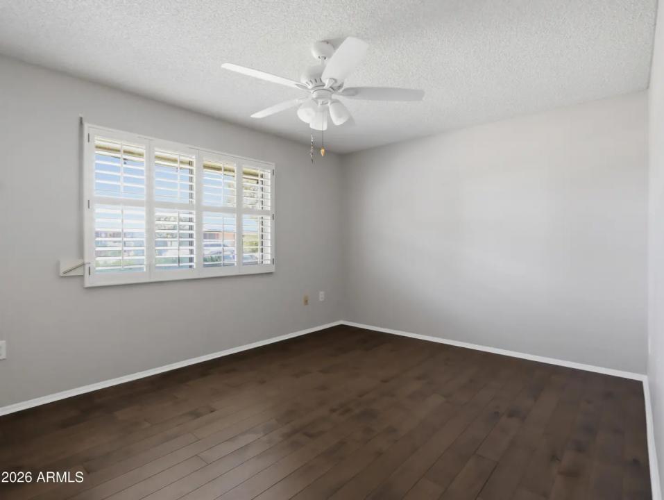 Real Estate Picture 12