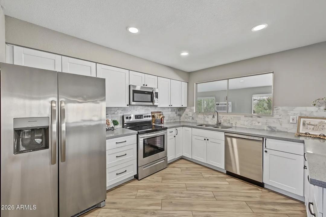 Real Estate Picture 4