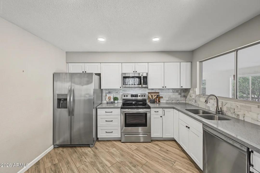 Real Estate Picture 11