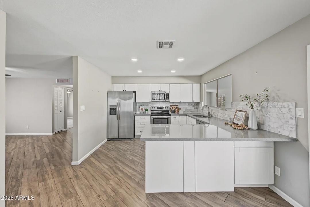 Real Estate Picture 3