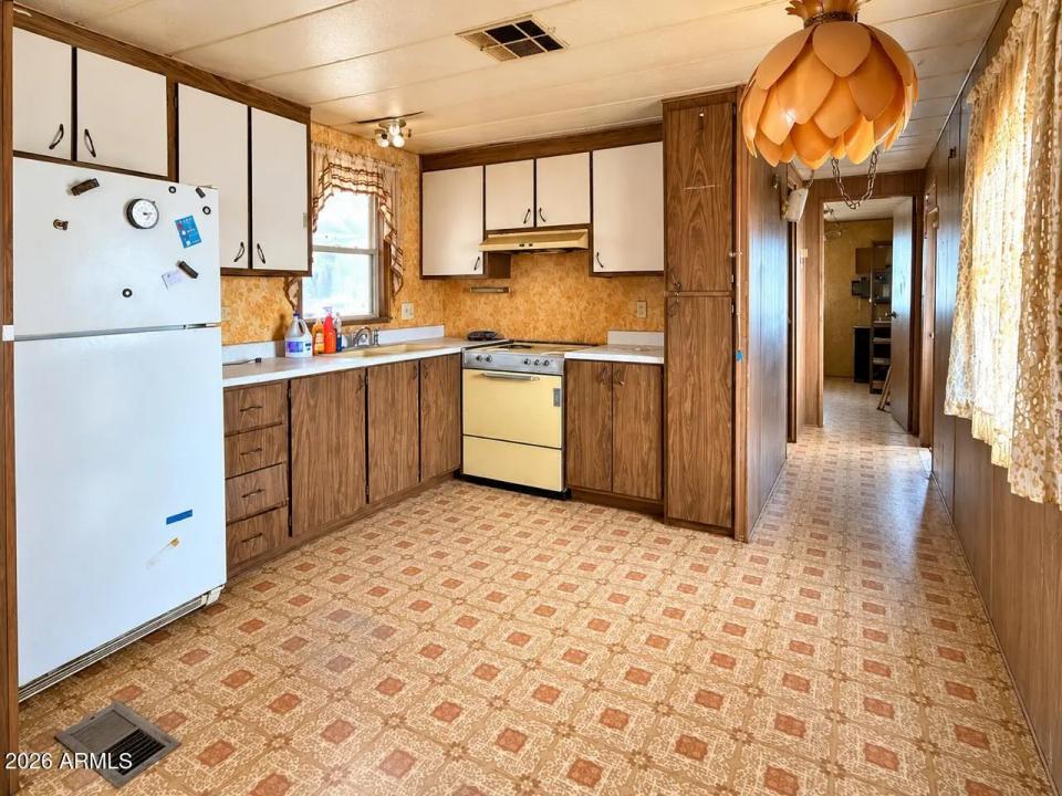 Real Estate Picture 4