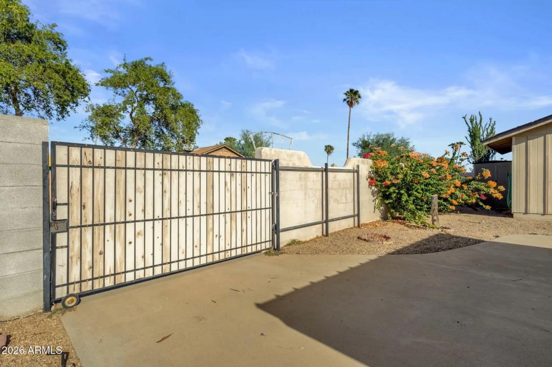 Real Estate Picture 23