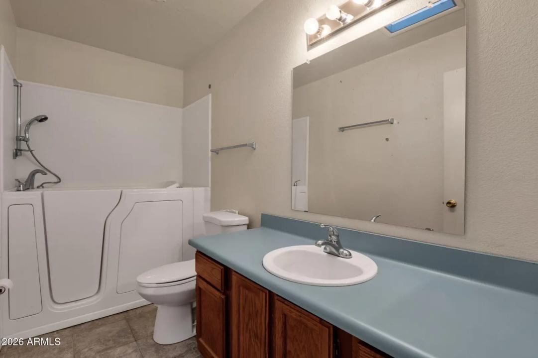 Real Estate Picture 14