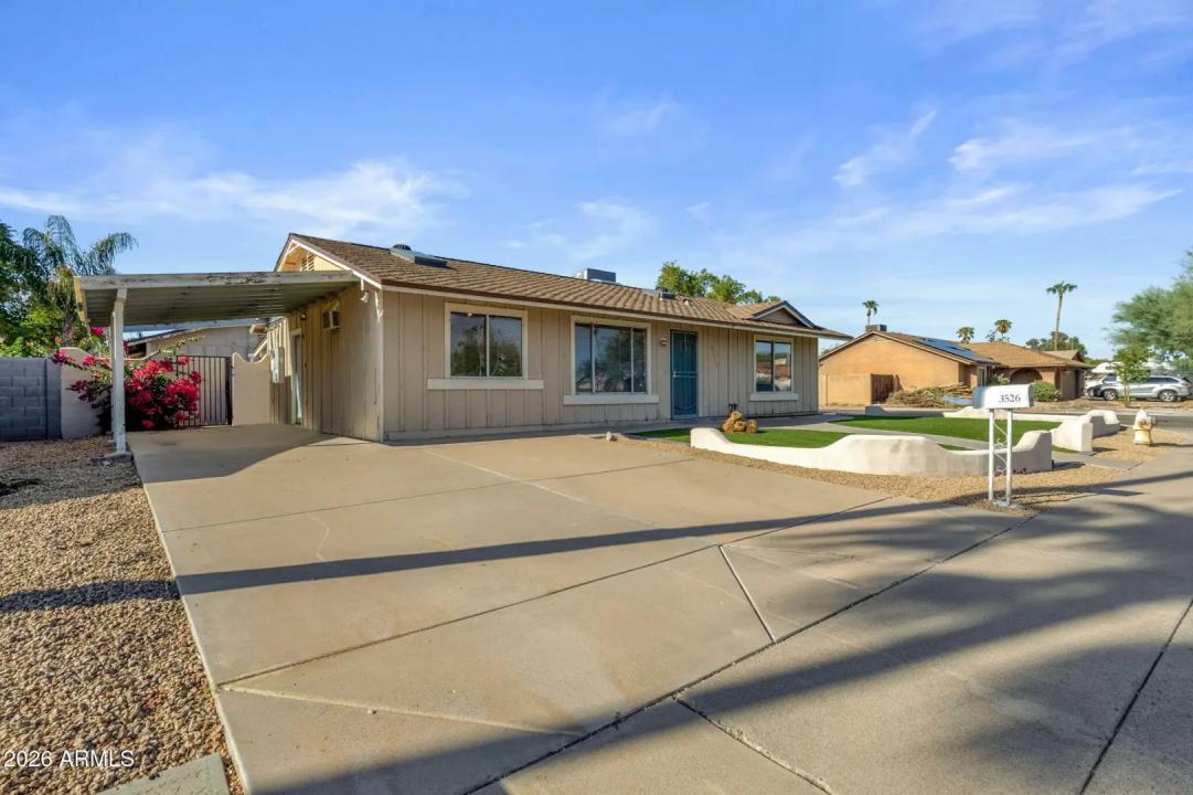 Real Estate Picture 3