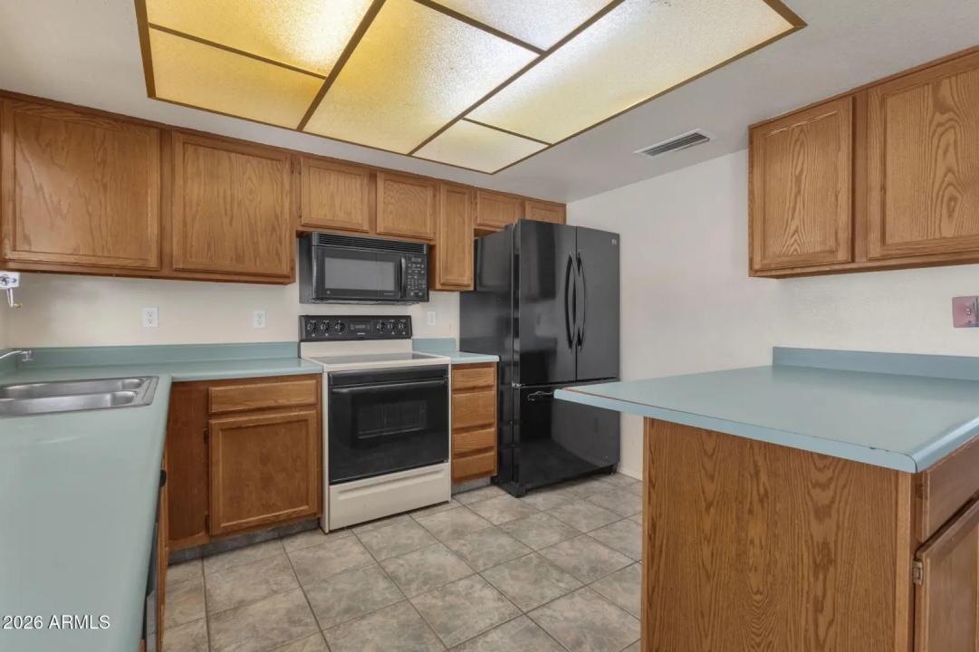 Real Estate Picture 8